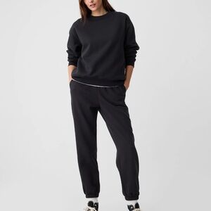 Gap, black Fleece Joggers sweatpants NWT.....